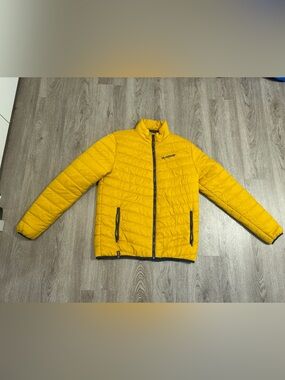 CROPP Worldwide Men’s XL Yellow Quilted Puffer Jacket Full Zip Lightweight